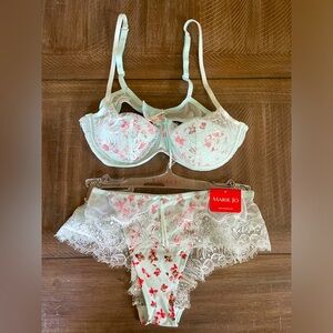 Marie Jo (Prima Donna) Set in a 34B with Small panty. NWT- Baby Blue w/flowers